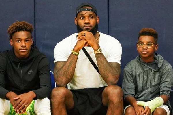 詹姆斯有幾個(gè)兒子？