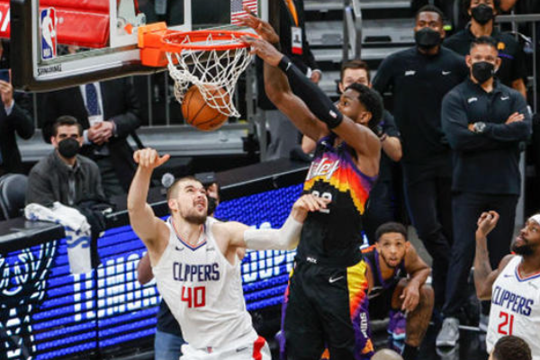 籃球比賽中常見(jiàn)的戰(zhàn)術(shù)有哪些？