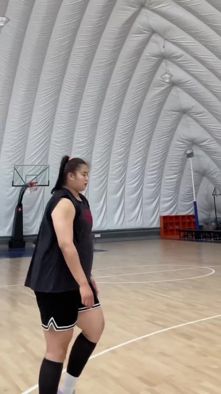 嚯，好魁梧！大寶貝劉禹彤背打你，你能頂住嗎？