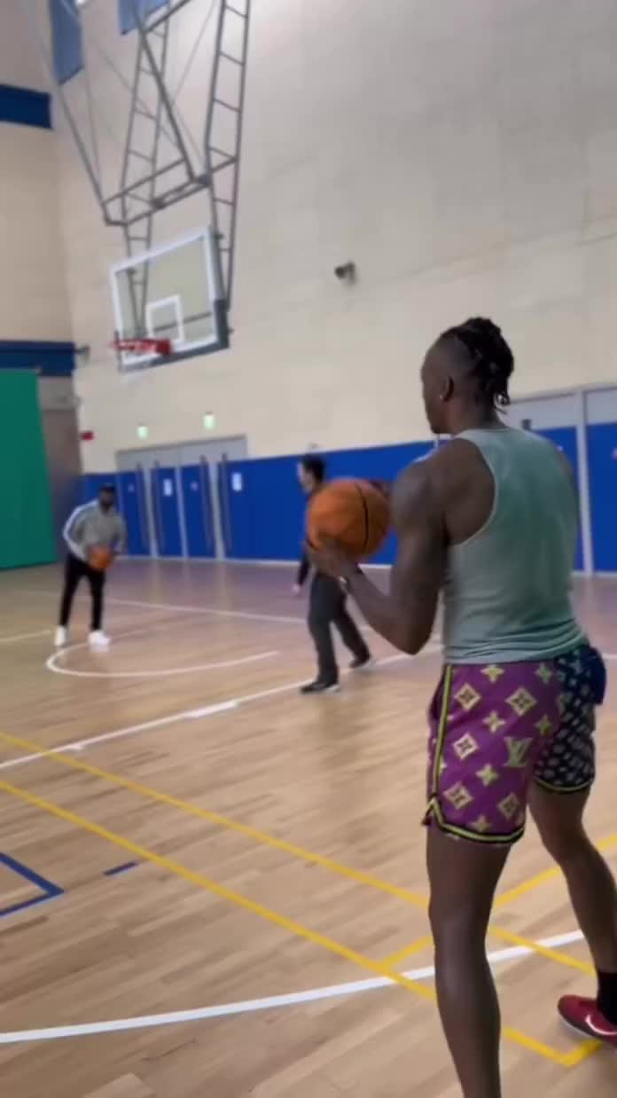 明天要復(fù)出！霍華德ins曬訓(xùn)練視頻：超人就要回歸賽場(chǎng)?。ɑ羧A德的ins賬號(hào)）